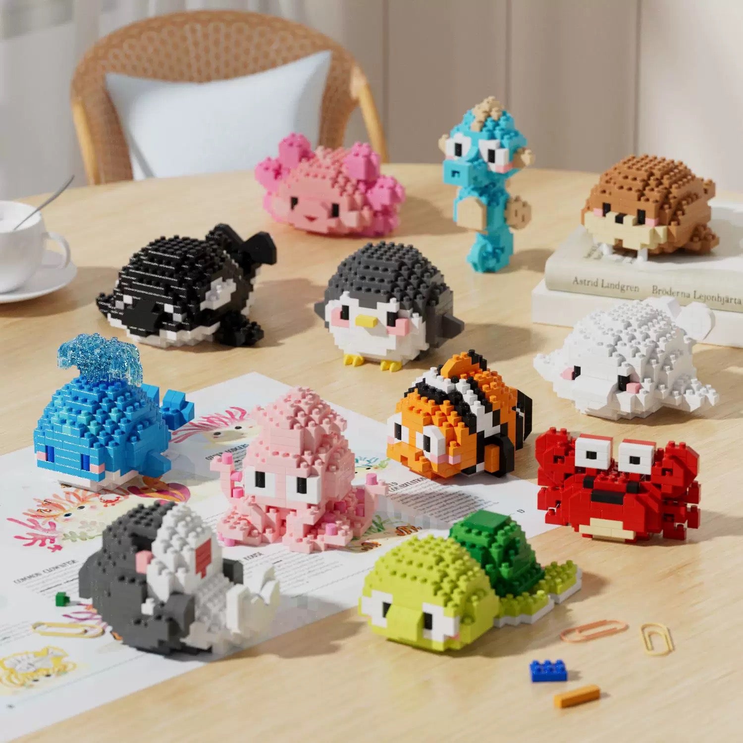 Mini Block Building Block Ocean World Aquarium with Cover | Turtle Beluga Walrus Sealhorse Blue Whale Salamander Crab Crab Penguin Octopus Shark Clownfish Orca - Tiny Particle Assembly DIY Handmade Children Gift