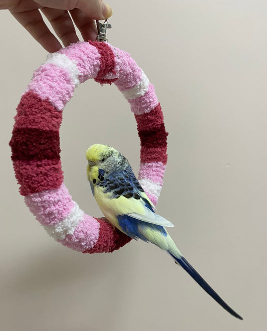New Colour 17.5cm Strawberry Red Pink White Yarn Knitting Ring Swings Warm Parrot Birdie Toy