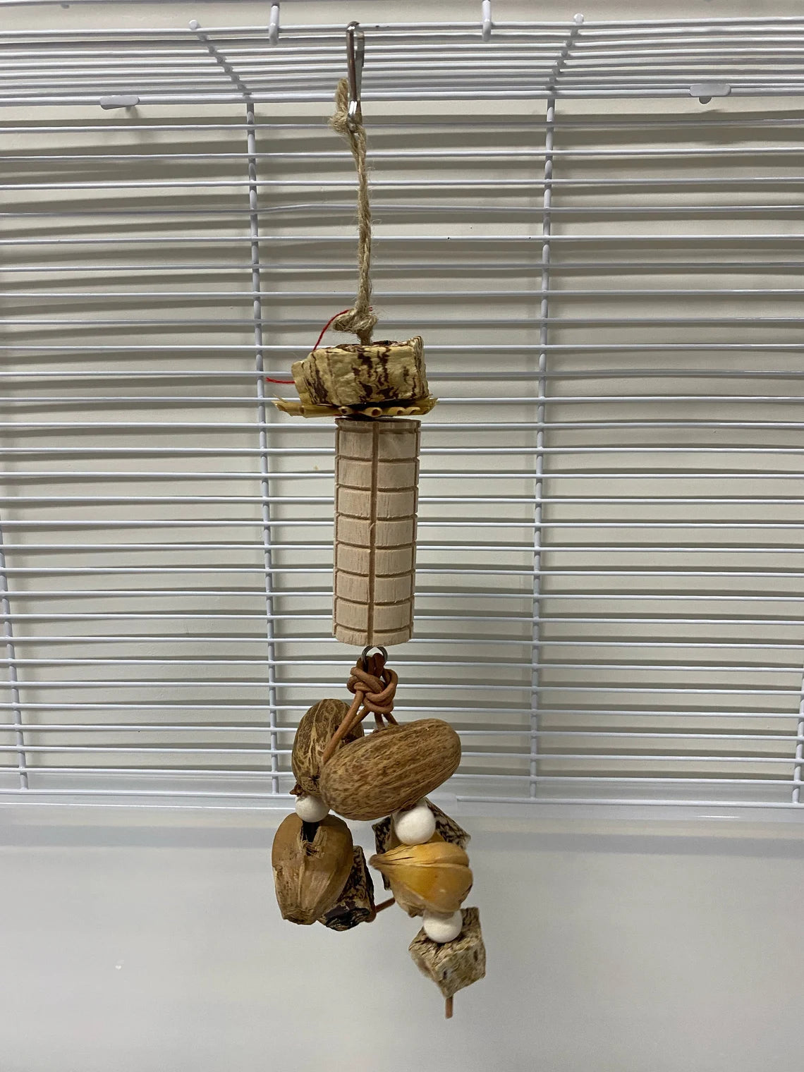 32cm Natural Fruit Bunch Biting Parrot Toys Hanging Bird Toy for Small Medium Parrot