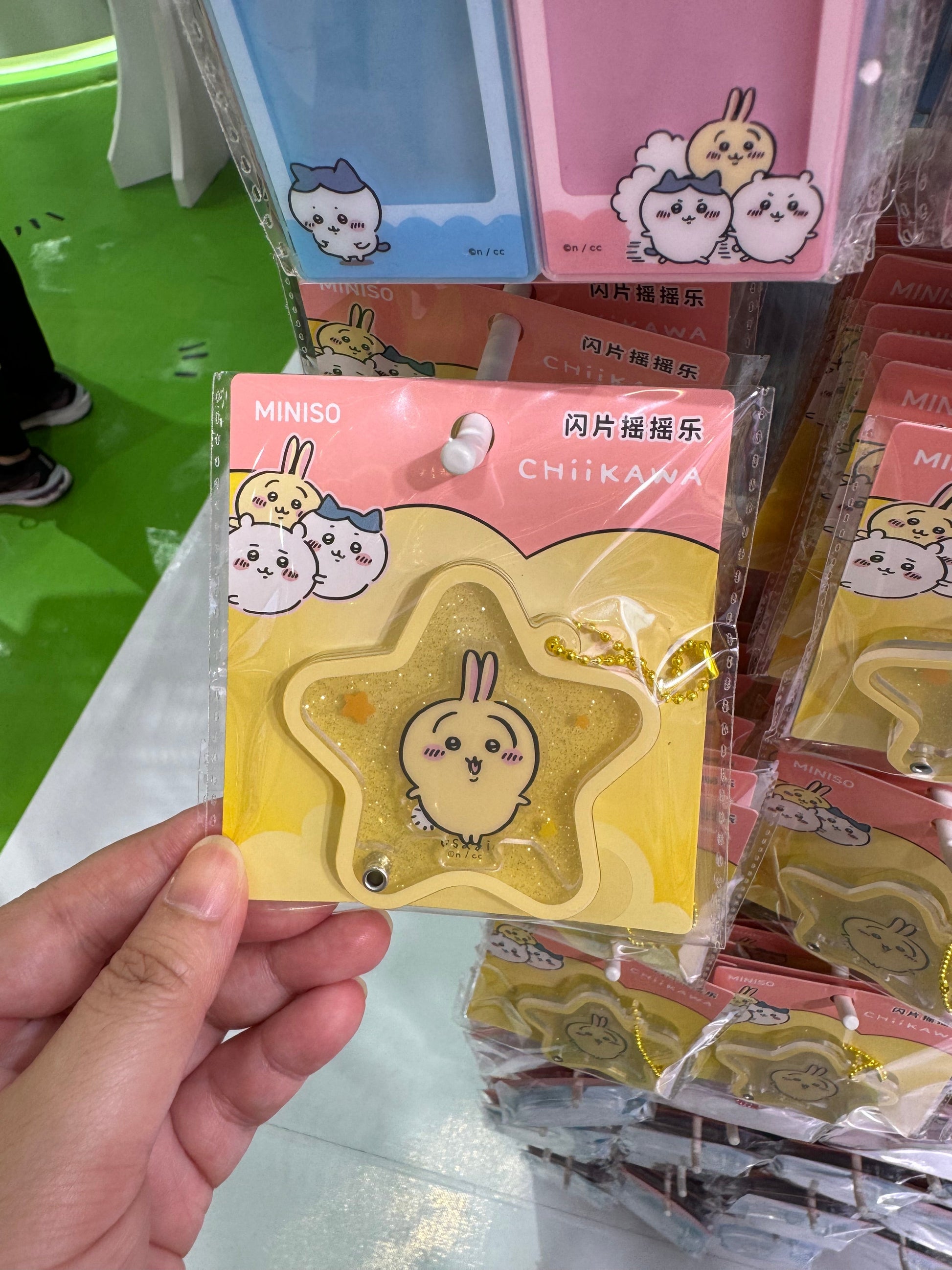 ChiiKawa X Miniso | ChiiKawa Hachiware Usagi Glitter Shake Keychain - Kawaii Item Keychain  WinnieTheBirds Toy Shop