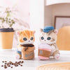 【日本限定モフサンド】Mofusand コーヒーカップとドーナツを持つ猫 デスクトップハンギングぬいぐるみ - かわいいアイテム お部屋のデコレーション ドール