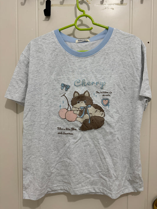 韓国ファッション かわいい動物シリーズTシャツ | 刺繍チェリーキャット - カワイイファッションアイテム