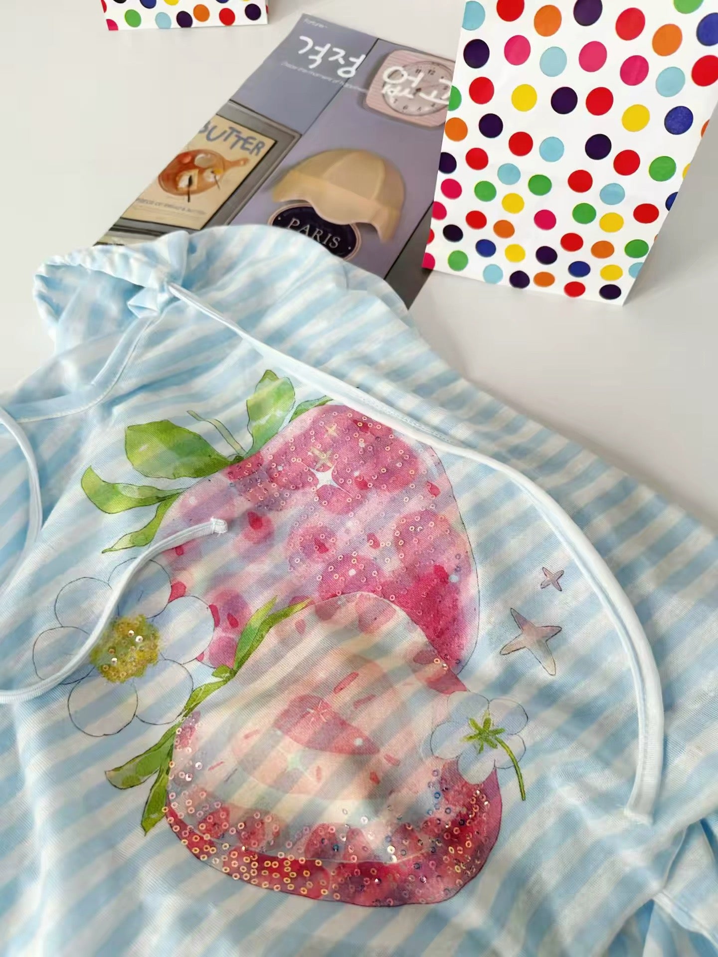 韓国ファッション かわいいフルーツ柄 長袖UVカットTシャツシリーズ | ストロベリーパーカー - カワイイファッションアイテム