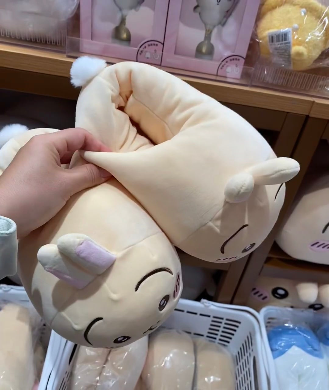 ChiiKawa X Miniso | ChiiKawa Hachiware Usagi Plush Slippers - Kawaii items Cute Shoes  WinnieTheBirds Toy Shop
